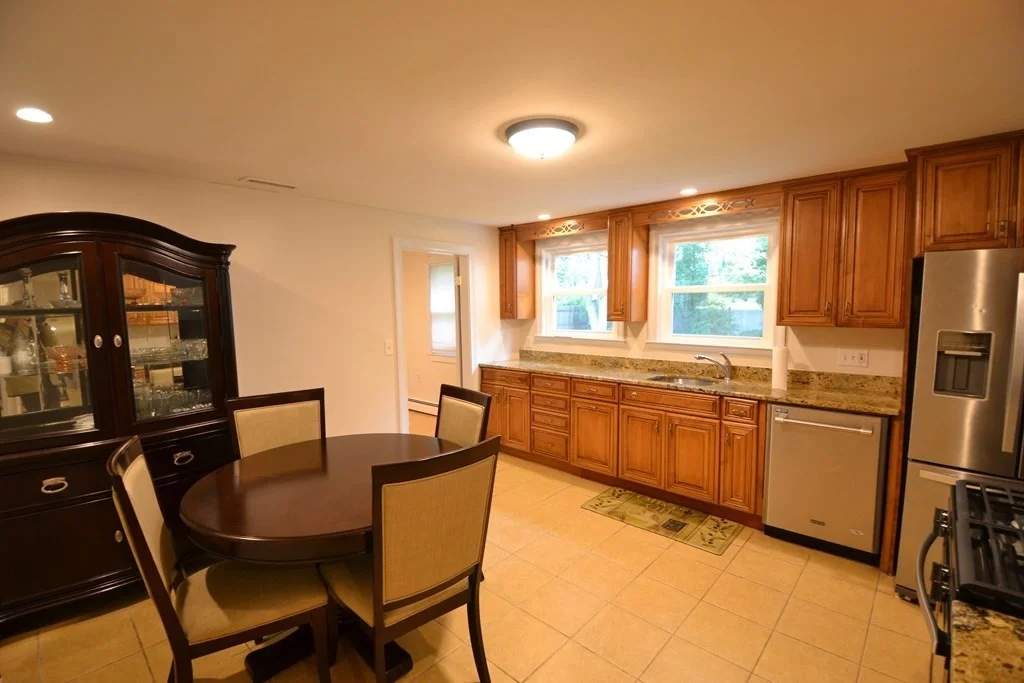 3 bed, 1 bath apartment for rent at 1247 Trapelo Rd, Waltham — photo 2 of 17