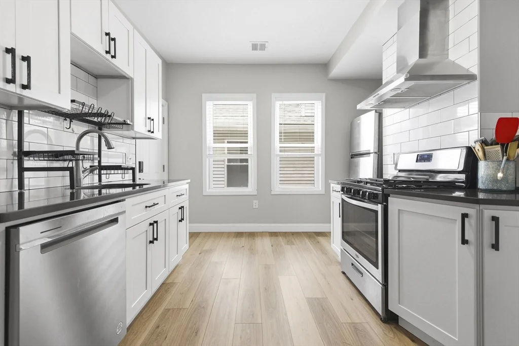 2 bed, 1 bath apartment for rent at 125-127 Arsenal St Unit 2, Watertown — photo 12 of 14