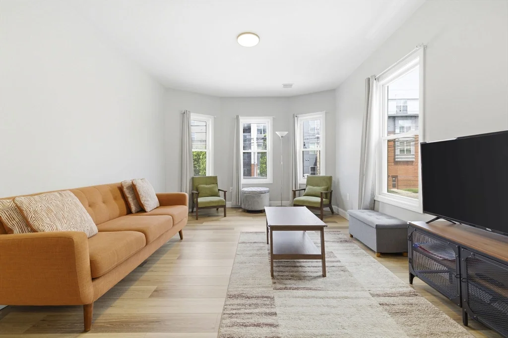 2 bed, 1 bath apartment for rent at 125-127 Arsenal St Unit 2, Watertown — photo 1 of 14