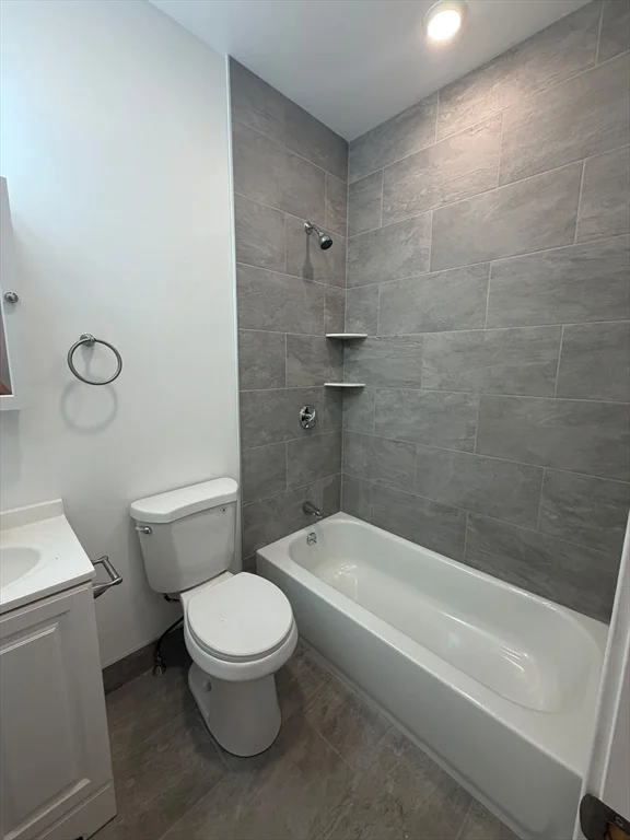 Studio bed, 1 bath apartment for rent at 125 Arlington St Unit 1, Chelsea — photo 6 of 7