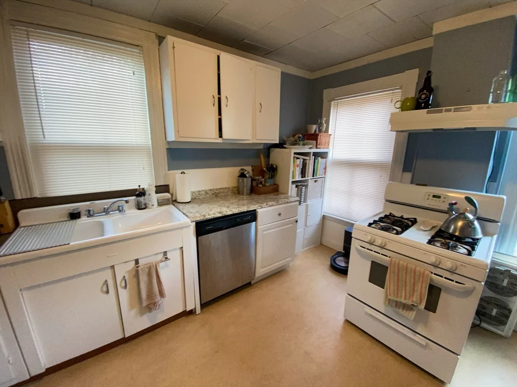 1 bed, 1 bath apartment for rent at 125 Brattle St Unit 1, Arlington — photo 1 of 10