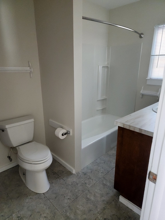 3 bed, 1 bath apartment for rent at 125 Center St Unit 2, Lee — photo 10 of 15