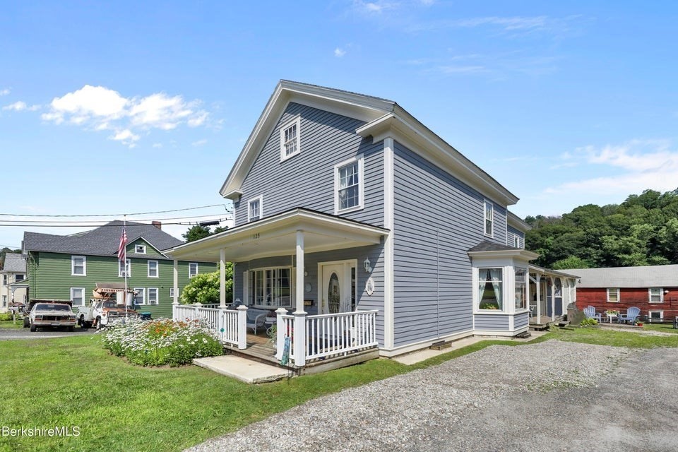3 bed, 1 bath apartment for rent at 125 Center St Unit 2, Lee — photo 1 of 15