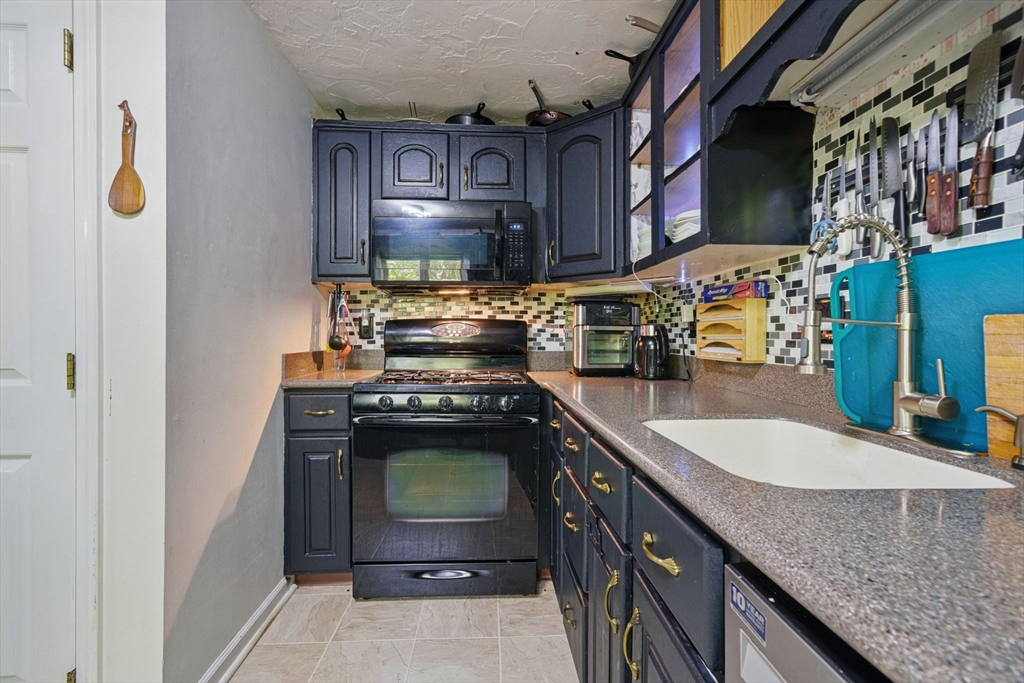 2 bed, 1 bath apartment for rent at 125 Chapin Rd Unit 3D, Hudson — photo 4 of 33