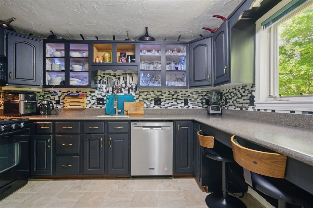 2 bed, 1 bath apartment for rent at 125 Chapin Rd Unit 3D, Hudson — photo 2 of 33