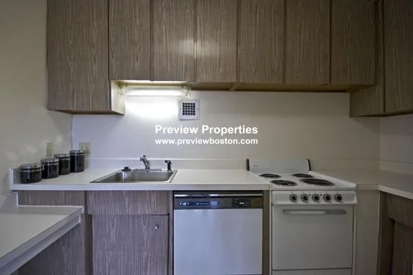 Studio bed, 1 bath apartment for rent at 125 Chiswick Rd Unit 308P, Brighton — photo 2 of 16