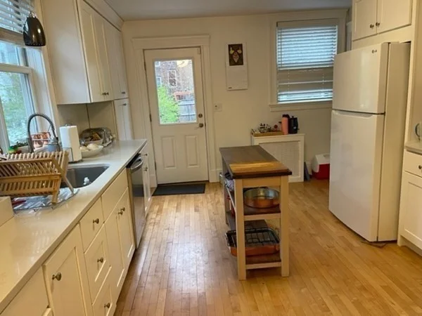 5 bed, 2.5 bath apartment for rent at 125 Coolidge St Unit 1, North Brookline — photo 8 of 37