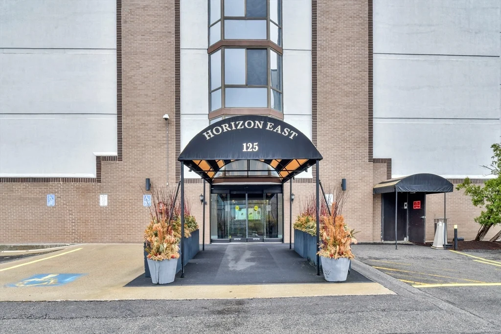 1 bed, 1 bath apartment for rent at 125 Coolidge Unit 308, Watertown — photo 1 of 35
