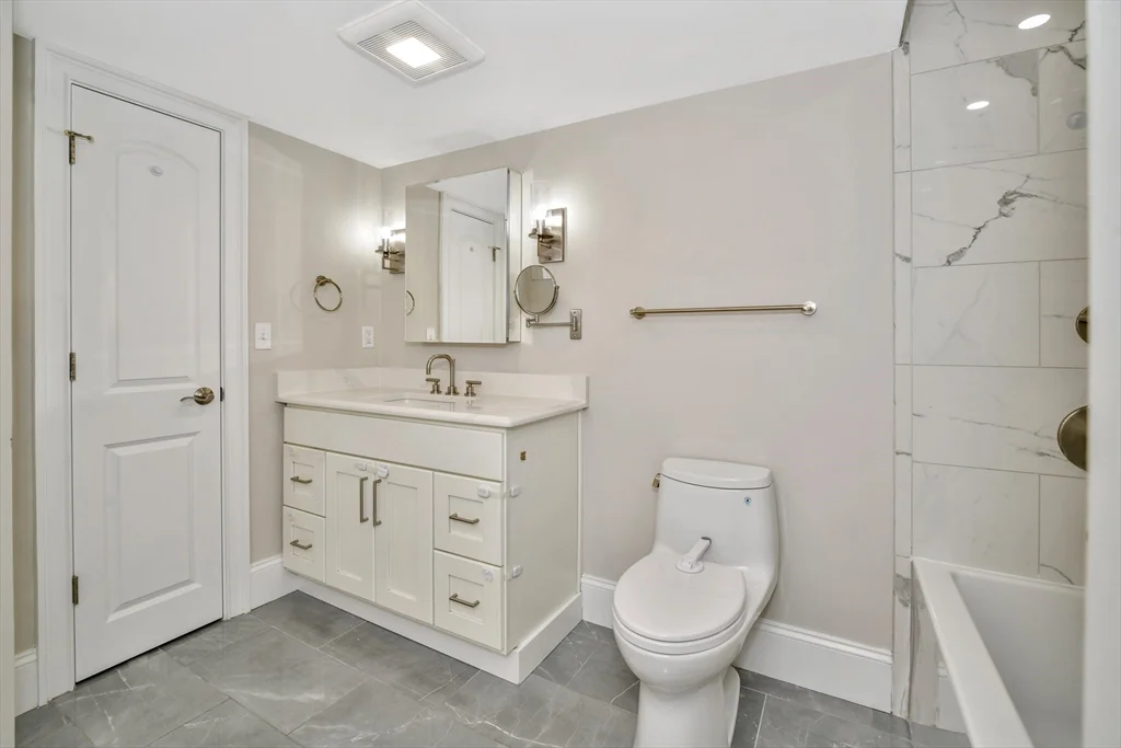 1 bed, 1 bath apartment for rent at 125 Coolidge Unit 308, Watertown — photo 26 of 35