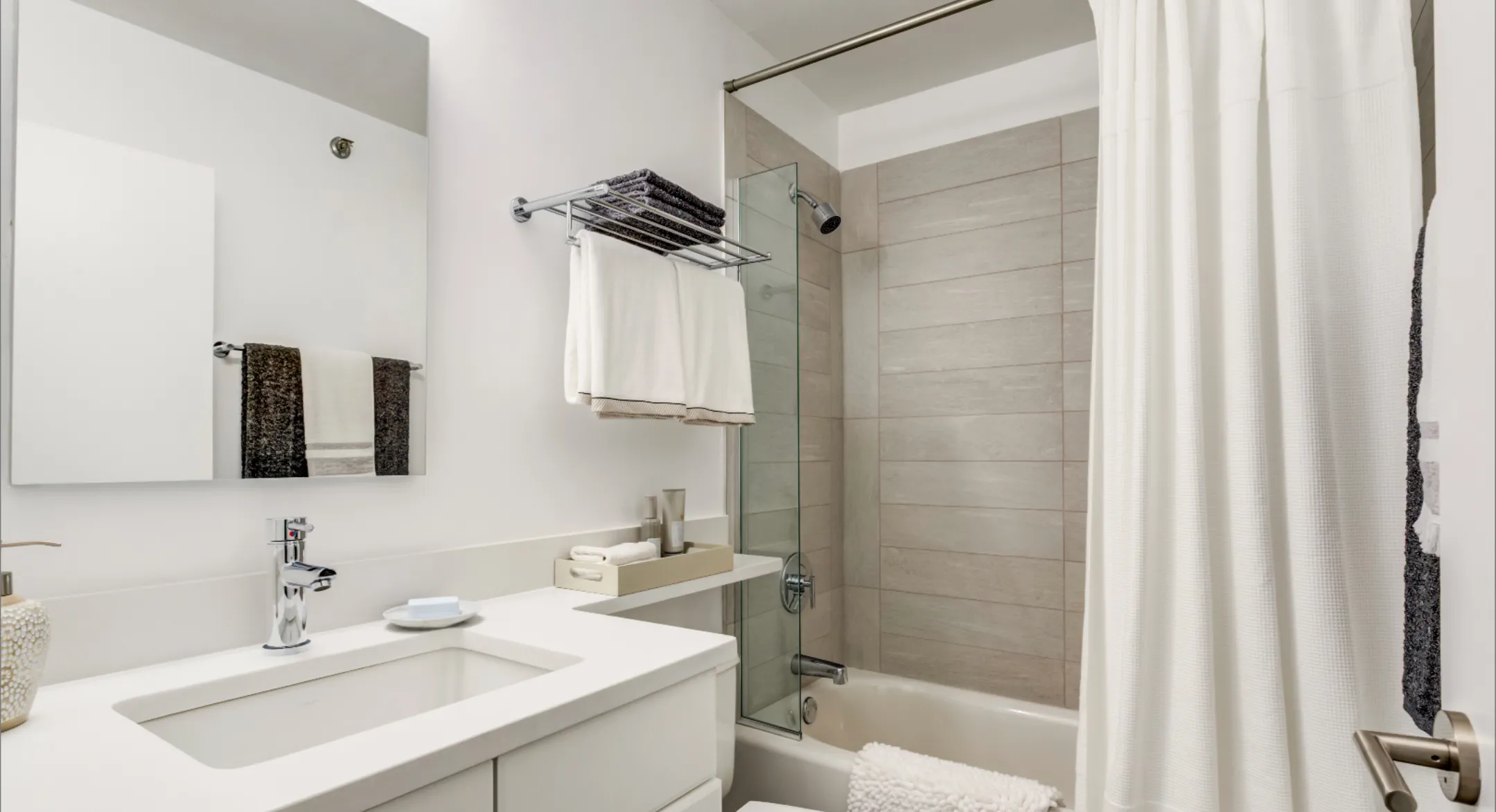 1 bed, 1 bath apartment for rent at 125 Devonshire Pl Unit 1704, Boston Downtown — photo 3 of 10