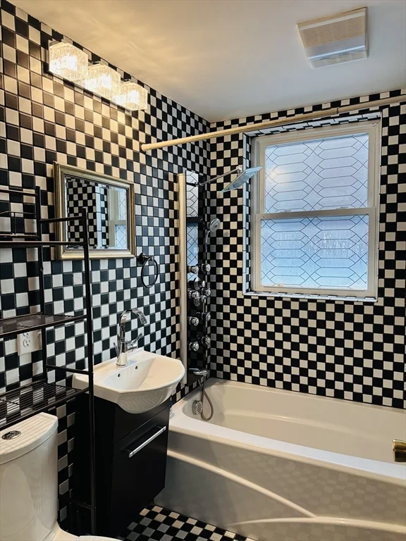 4 bed, 2 bath apartment for rent at 125 Essex St Unit 2, Salem — photo 10 of 36