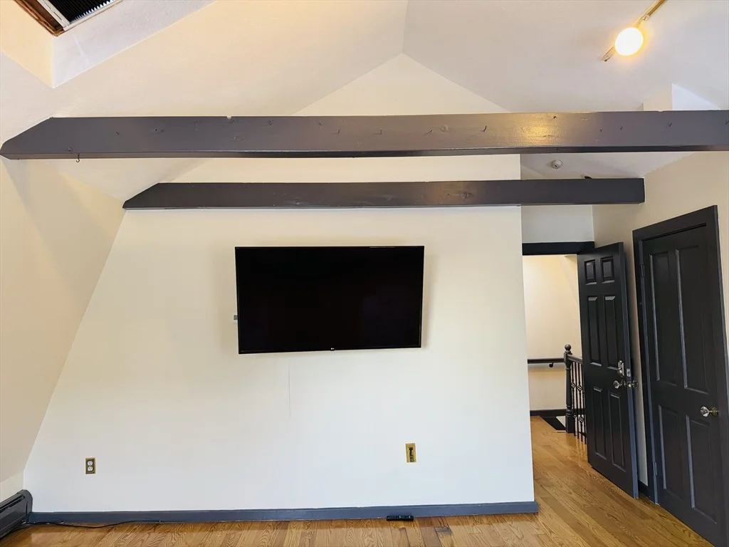 4 bed, 2 bath apartment for rent at 125 Essex St Unit 2, Salem — photo 27 of 36
