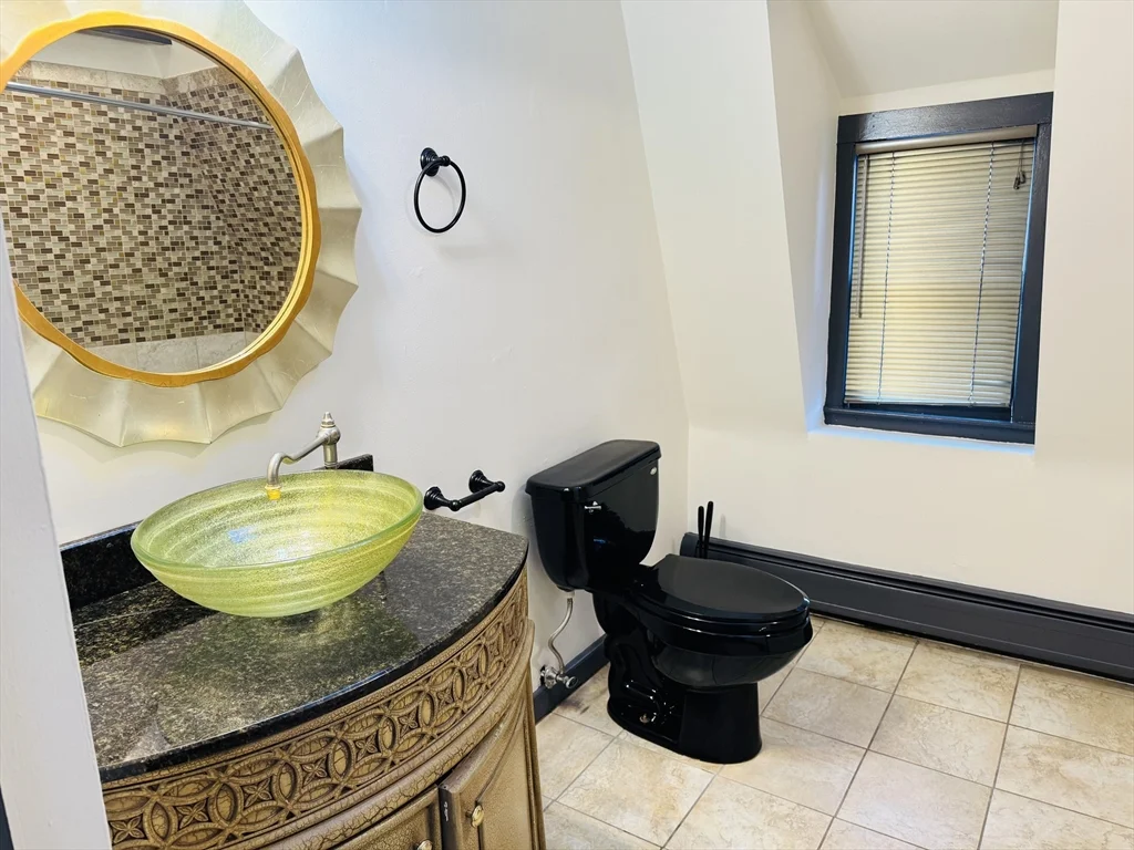 4 bed, 2 bath apartment for rent at 125 Essex St Unit 2, Salem — photo 23 of 36
