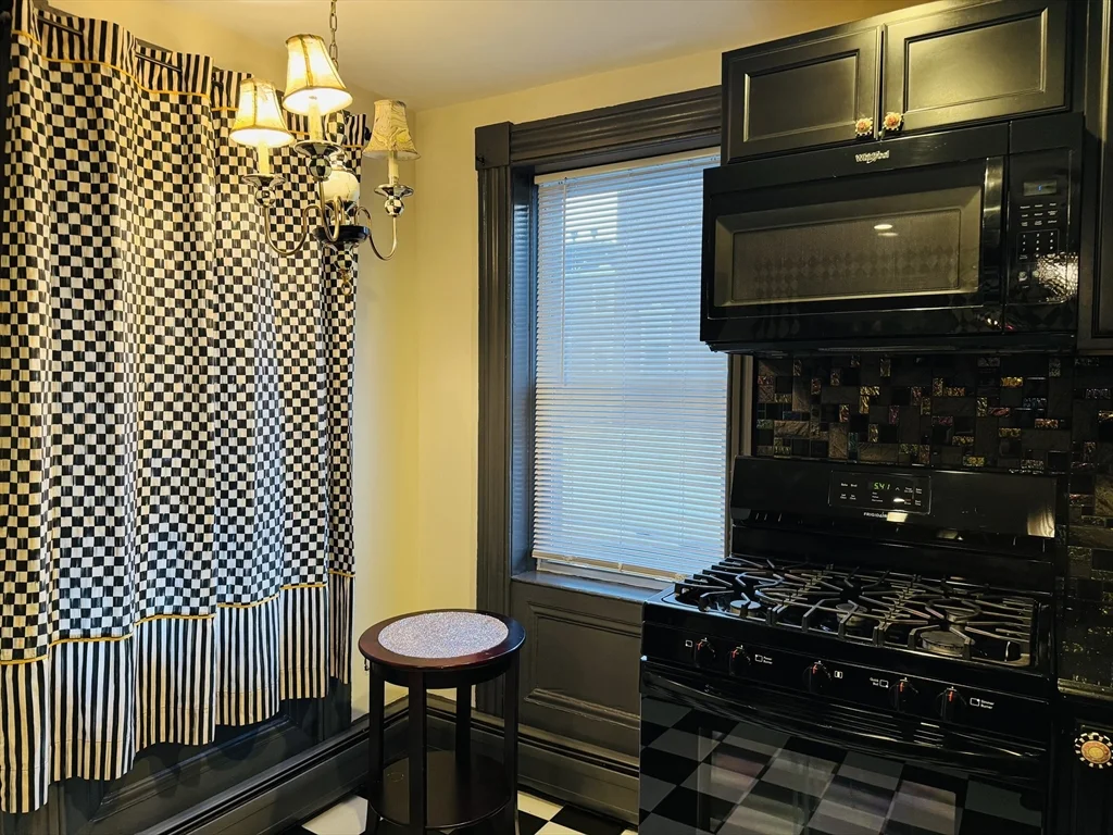 4 bed, 2 bath apartment for rent at 125 Essex St Unit 2, Salem — photo 8 of 36