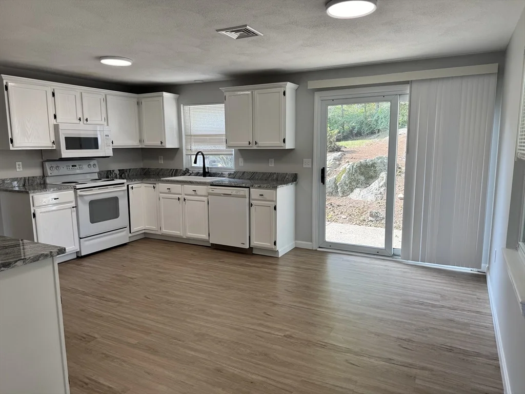 3 bed, 1 bath apartment for rent at 125 Franklin St Unit A, Stoneham — photo 2 of 15