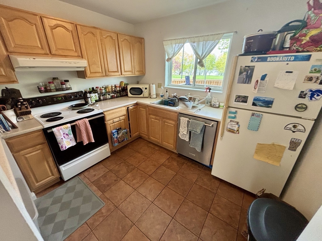 2 bed, 1 bath apartment for rent at 125 Governor Winthrop Unit 2A, Ten Hills — photo 12 of 29