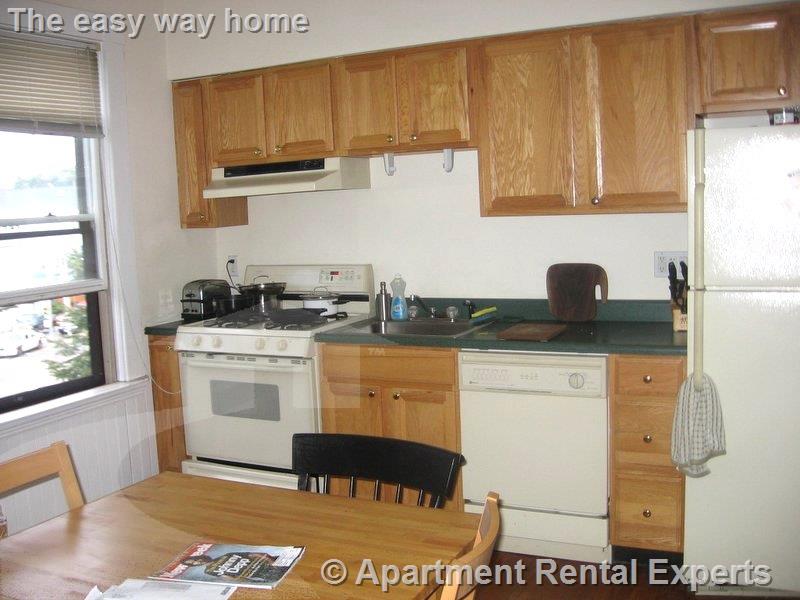 3 bed, 1 bath apartment for rent at 125 Hampshire St Unit 5, Central Square — photo 1 of 6