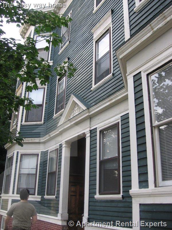 3 bed, 1 bath apartment for rent at 125 Hampshire St Unit 5, Central Square — photo 3 of 6