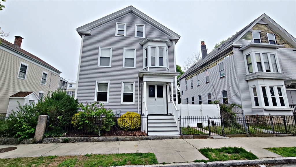 3 bed, 1 bath apartment for rent at 125 Hillman St Unit 1, New Bedford — photo 1 of 17