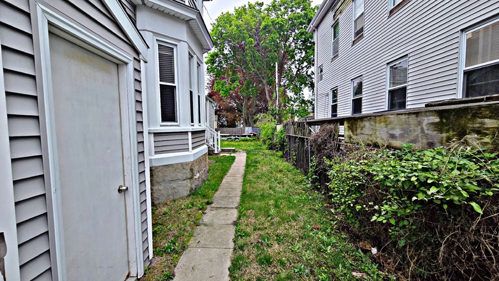 3 bed, 1 bath apartment for rent at 125 Hillman St Unit 1, New Bedford — photo 17 of 17