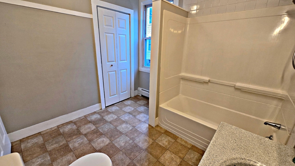 3 bed, 1 bath apartment for rent at 125 Hillman St Unit 1, New Bedford — photo 10 of 17
