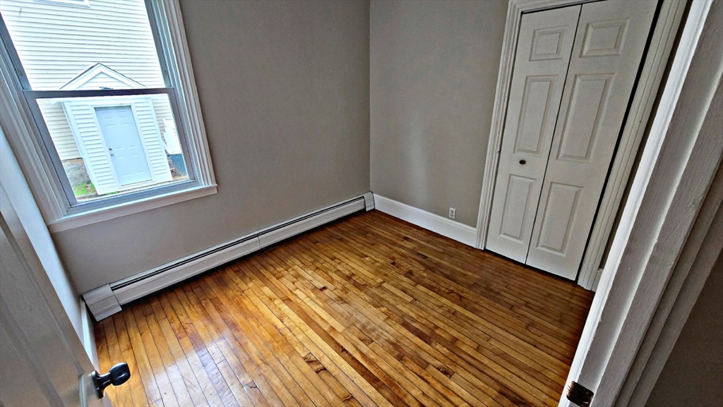 3 bed, 1 bath apartment for rent at 125 Hillman St Unit 1, New Bedford — photo 6 of 17