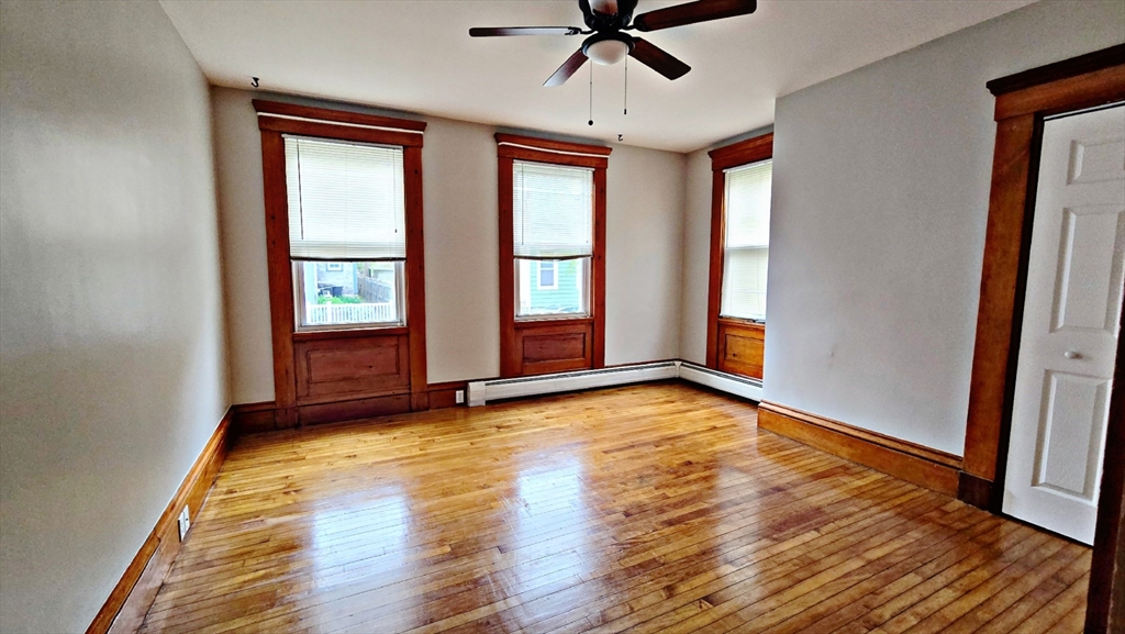 3 bed, 1 bath apartment for rent at 125 Hillman St Unit 1, New Bedford — photo 4 of 17