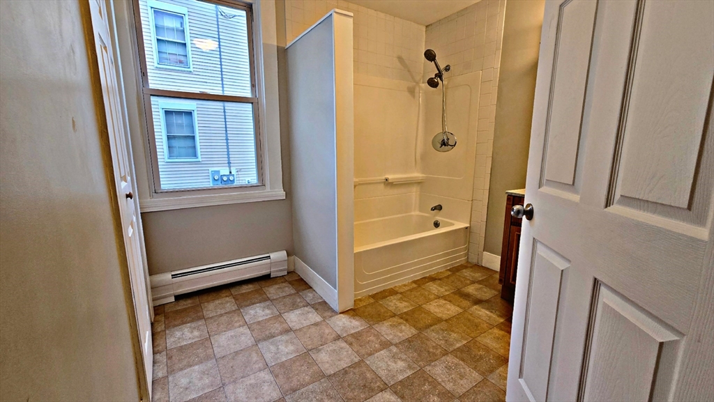 3 bed, 1 bath apartment for rent at 125 Hillman St Unit 1, New Bedford — photo 8 of 17