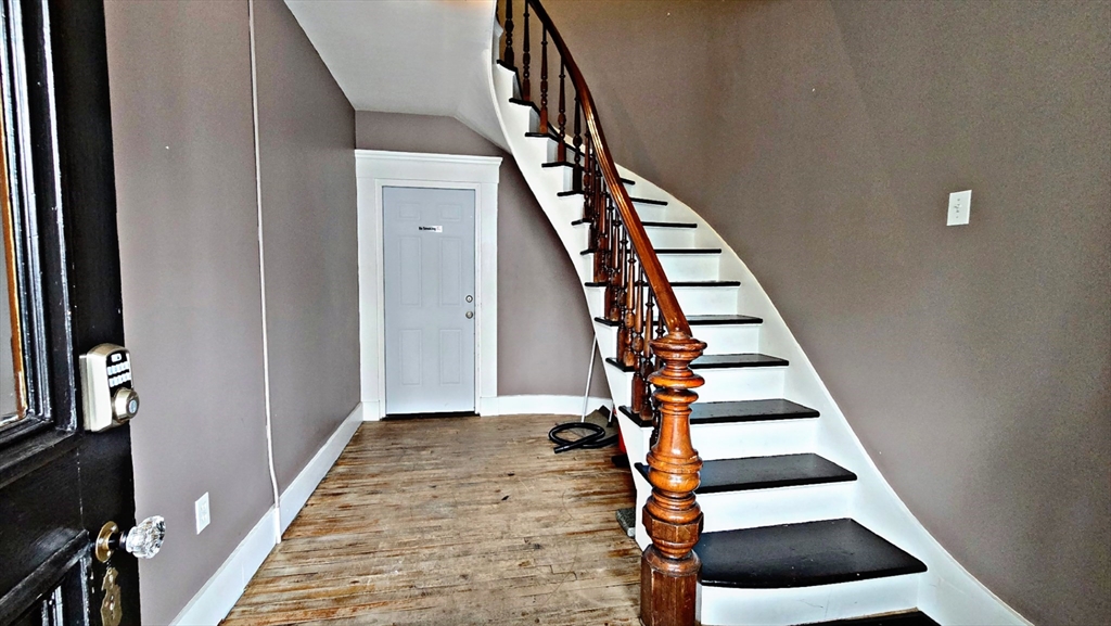3 bed, 1 bath apartment for rent at 125 Hillman St Unit 1, New Bedford — photo 2 of 17