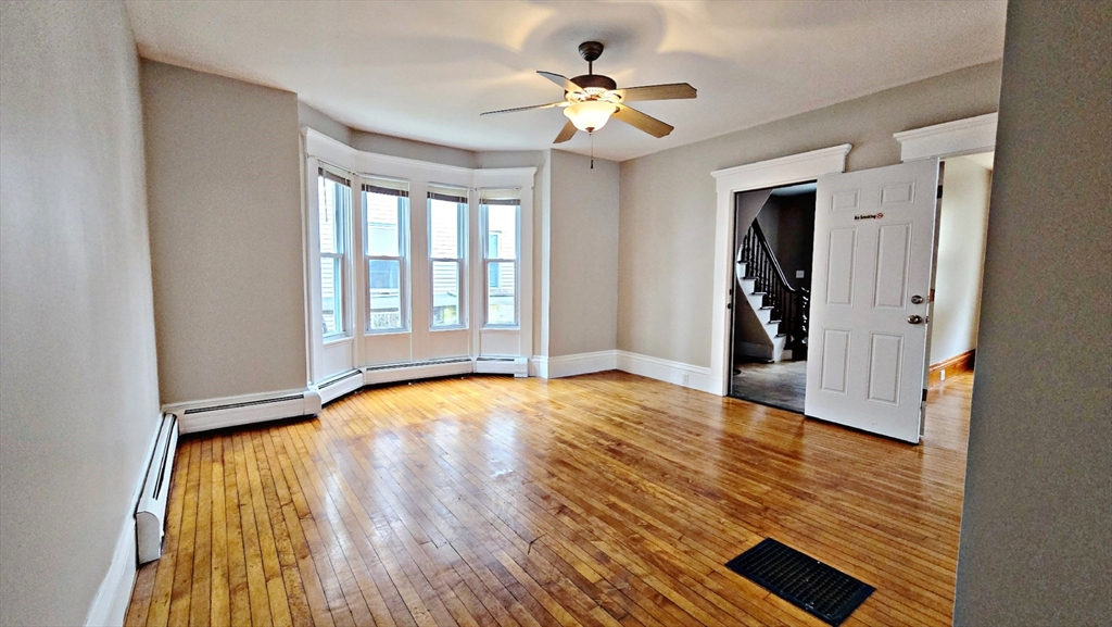 3 bed, 1 bath apartment for rent at 125 Hillman St Unit 1, New Bedford — photo 3 of 17