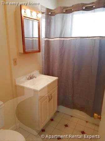 3 bed, 1 bath apartment for rent at 125 Hillsdale Rd Unit 1, Tufts — photo 5 of 8