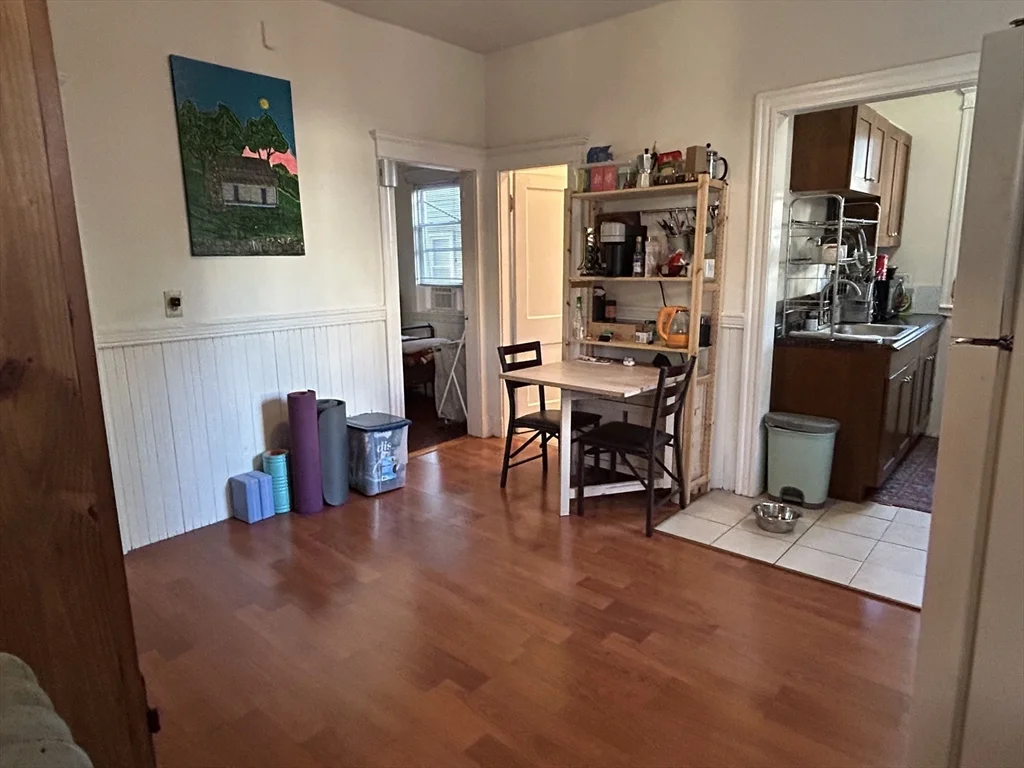 1 bed, 1 bath apartment for rent at 125 Irving St Unit 1R, Everett — photo 2 of 8