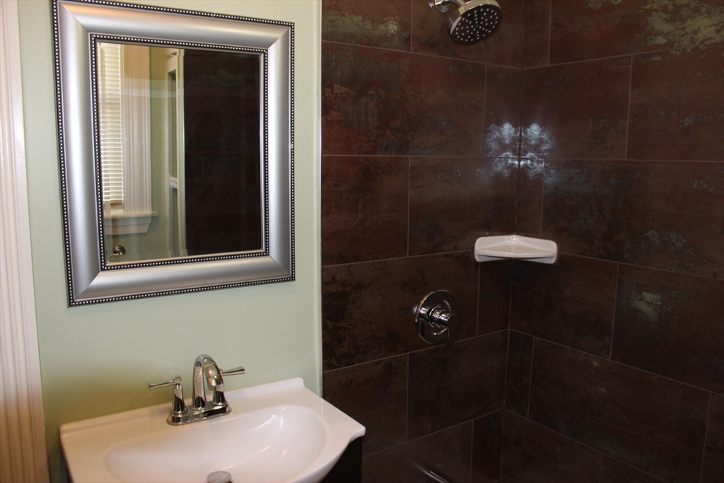 2 bed, 1 bath apartment for rent at 125 Newton St Unit 1, Marlborough — photo 6 of 13