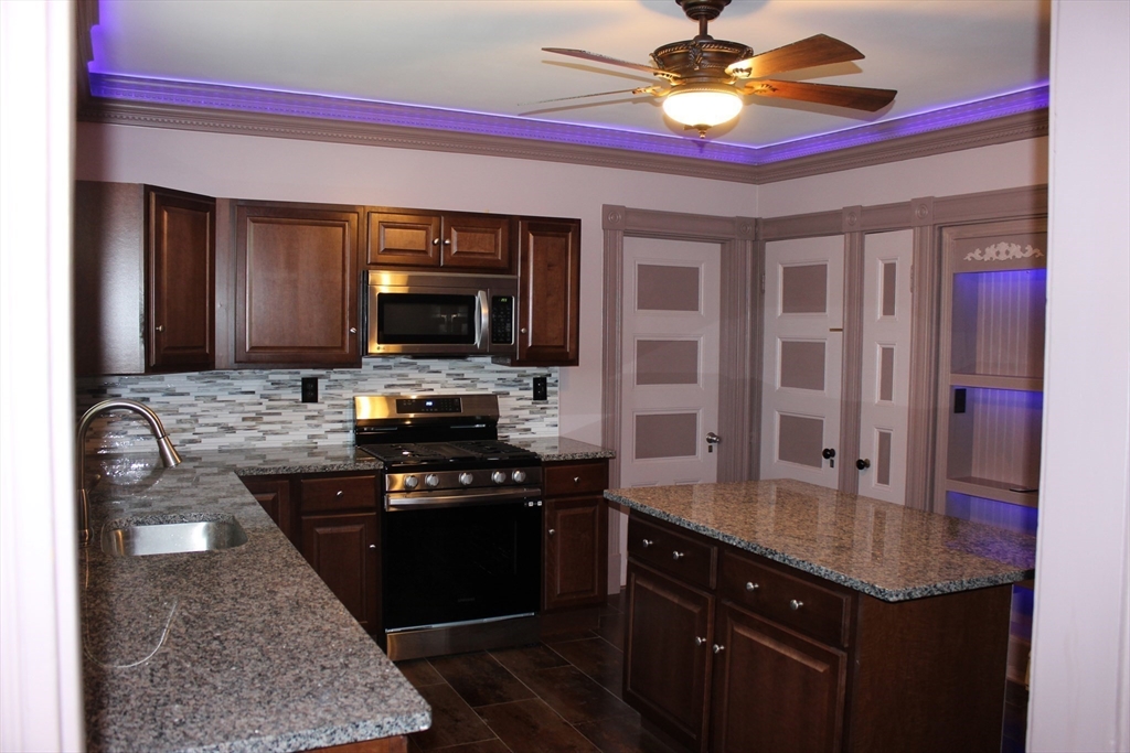 2 bed, 1 bath apartment for rent at 125 Newton St Unit 1, Marlborough — photo 4 of 13