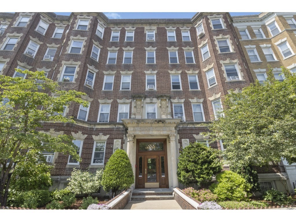 Studio bed, 1 bath apartment for rent at 125 Park Dr Unit 28, Fenway — photo 9 of 9