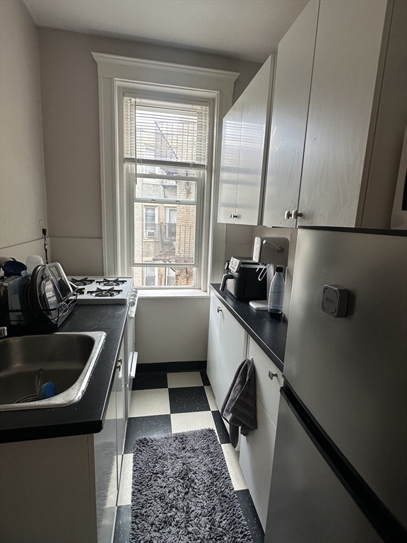 Studio bed, 1 bath apartment for rent at 125 Park Dr Unit 28, Fenway — photo 8 of 9