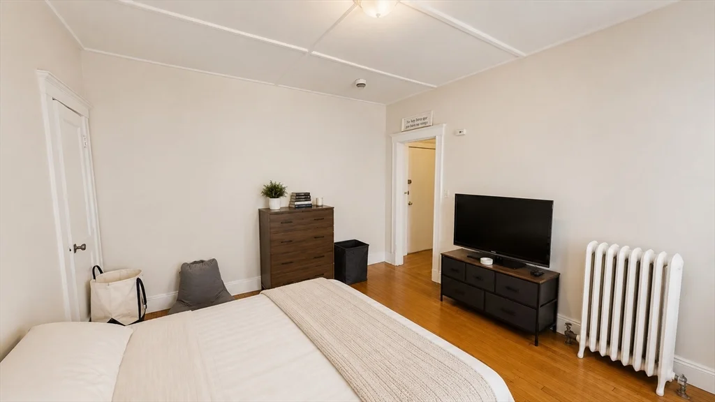 Studio bed, 1 bath apartment for rent at 125 Park Dr Unit 3, Fenway — photo 4 of 8