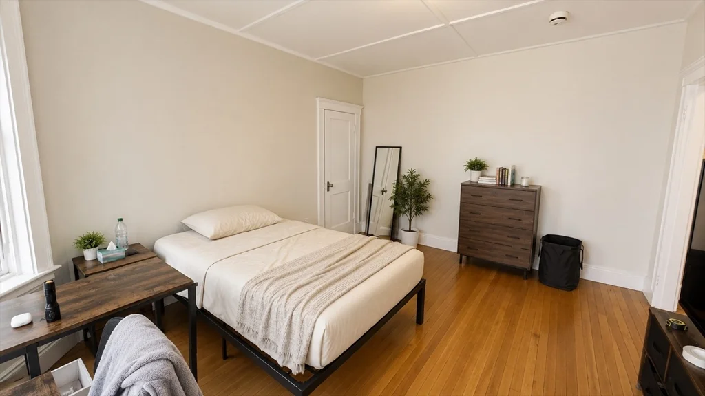 Studio bed, 1 bath apartment for rent at 125 Park Dr Unit 3, Fenway — photo 3 of 8