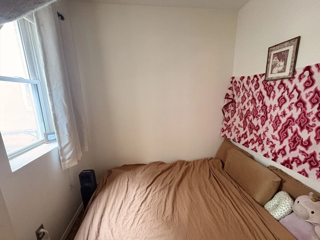 Studio bed, 1 bath apartment for rent at 125 Park Dr Unit 7, Fenway — photo 7 of 9