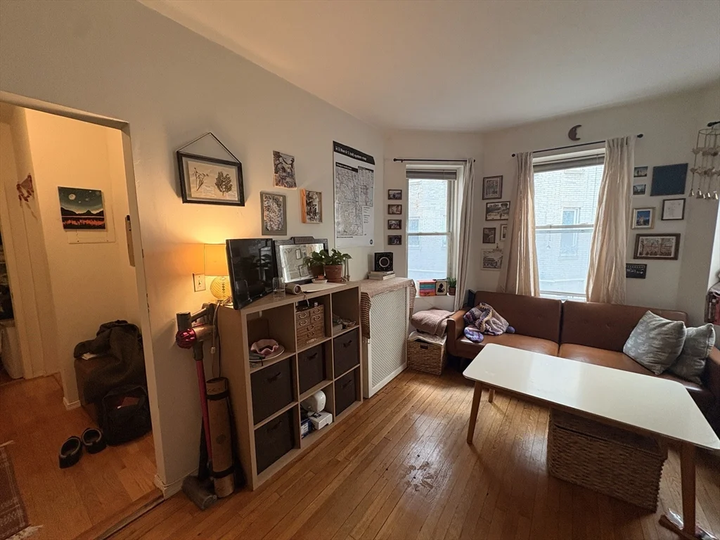 Studio bed, 1 bath apartment for rent at 125 Park Dr Unit 7, Fenway — photo 3 of 9