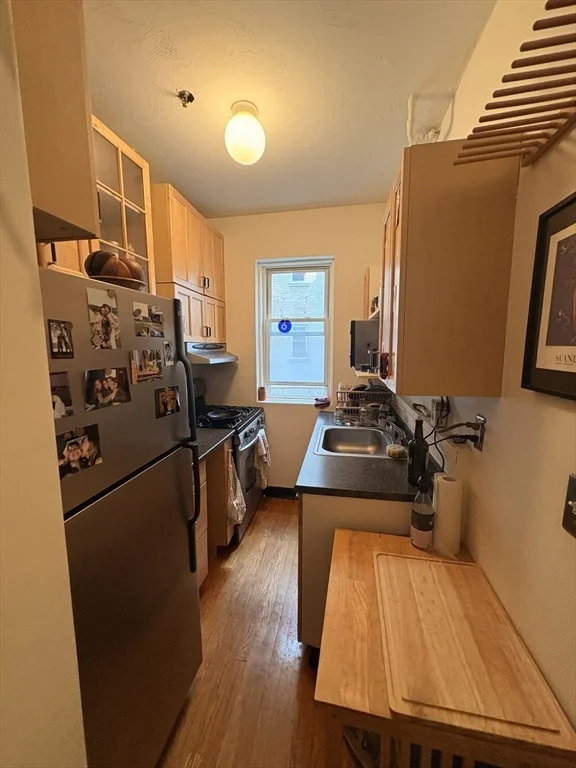 Studio bed, 1 bath apartment for rent at 125 Park Dr Unit 7, Fenway — photo 4 of 9