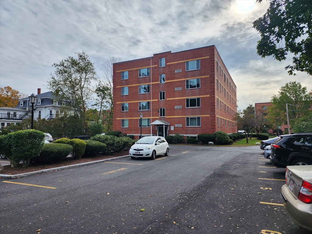 1 bed, 1 bath apartment for rent at 125 Pleasant St Unit 203, Arlington