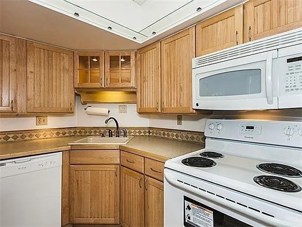 2 bed, 2 bath apartment for rent at 125 Pleasant St Unit 309, North Brookline — photo 3 of 8