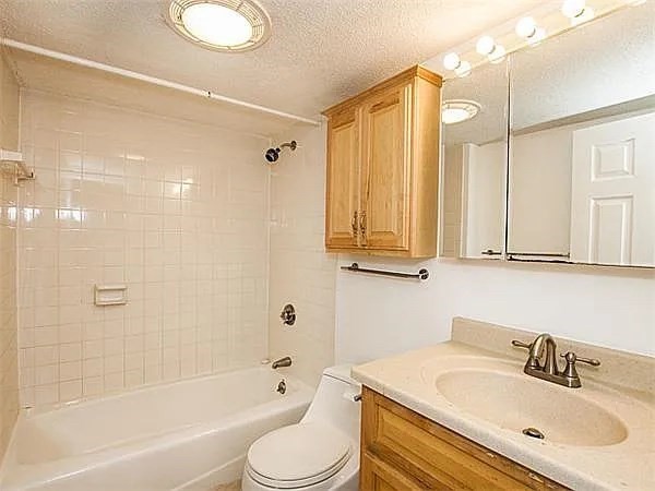2 bed, 2 bath apartment for rent at 125 Pleasant St Unit 309, North Brookline — photo 6 of 8