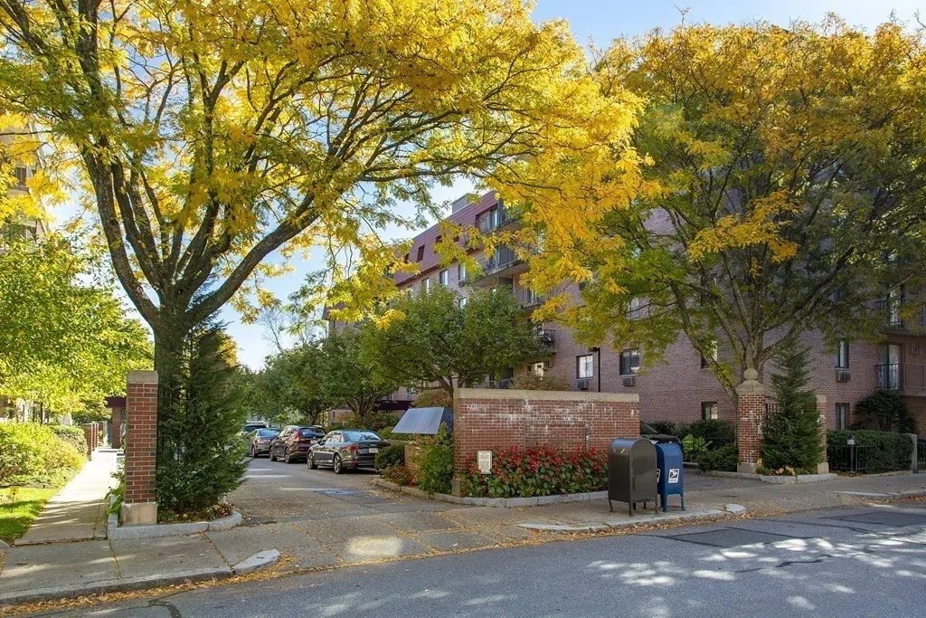 2 bed, 2 bath apartment for rent at 125 Pleasant St Unit 401, Coolidge Corner — photo 2 of 20