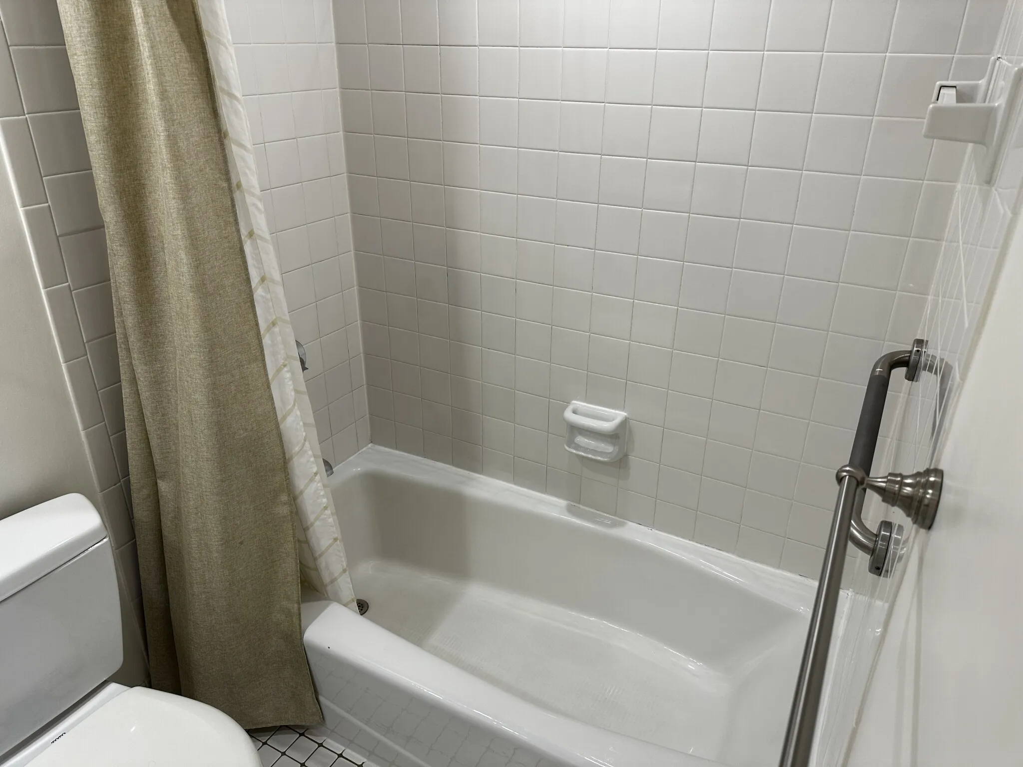 2 bed, 2 bath apartment for rent at 125 Pleasant St Unit 504, North Brookline — photo 11 of 17