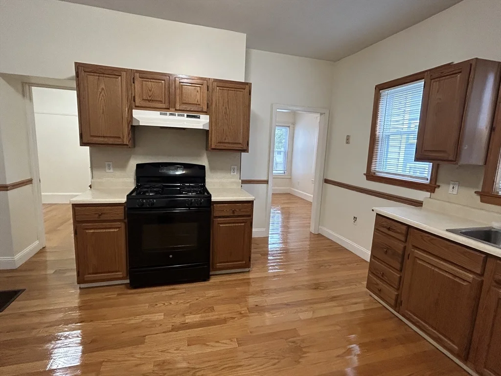 3 bed, 1 bath apartment for rent at 125 Spring St Unit 1, Medford — photo 3 of 13