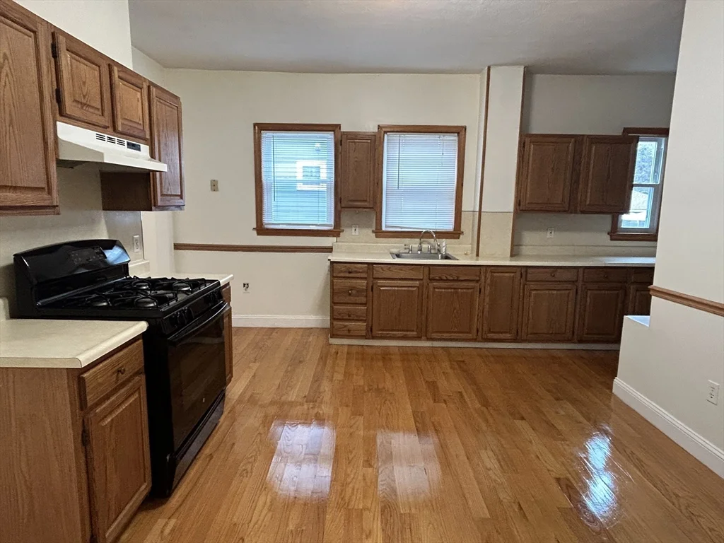 3 bed, 1 bath apartment for rent at 125 Spring St Unit 1, Medford — photo 1 of 13