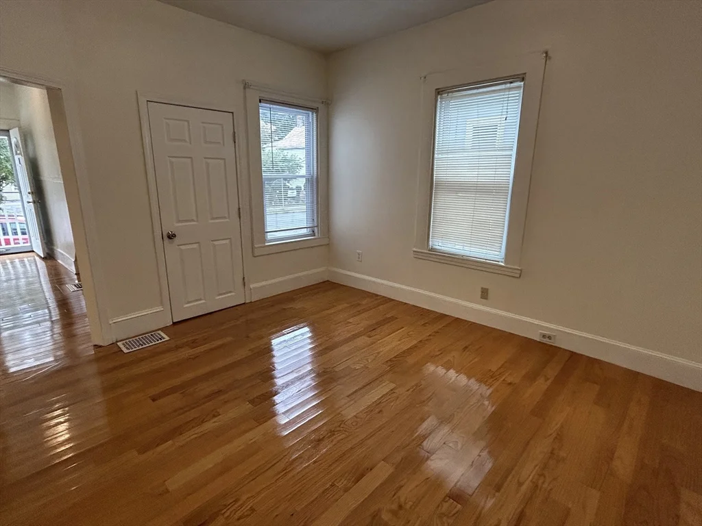 3 bed, 1 bath apartment for rent at 125 Spring St Unit 1, Medford — photo 5 of 13