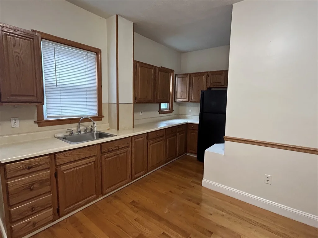 3 bed, 1 bath apartment for rent at 125 Spring St Unit 1, Medford — photo 2 of 13